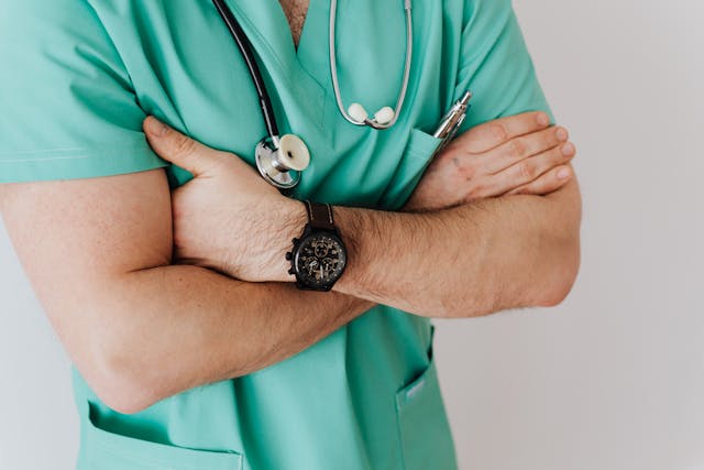 médico